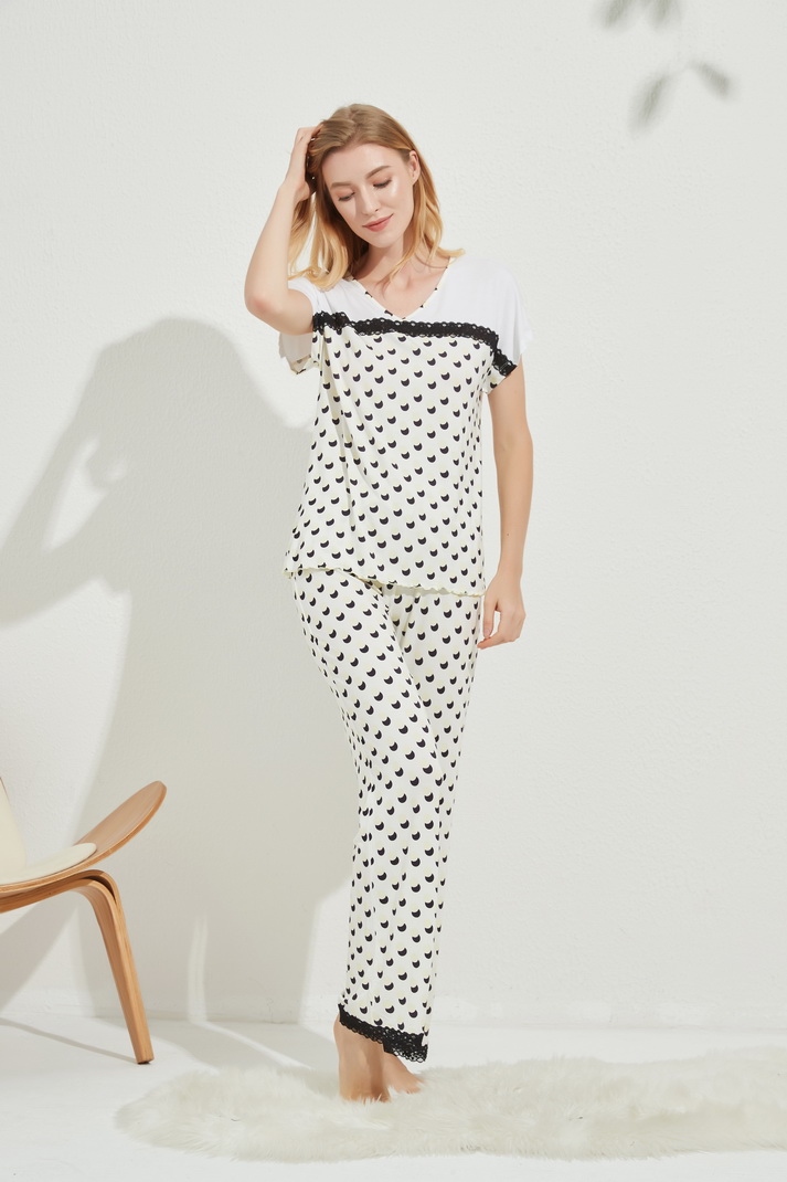 Women's V-neck Lace Decorative Polka Dot Short Sleeve Pajama Suit